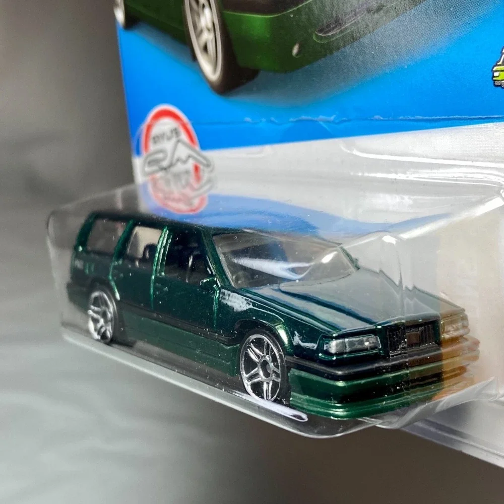 Hot Wheels Volvo 850 Estate 140/250 HW Wagons 2/5 Green 1:64 Die-cast‎ NIP 2022